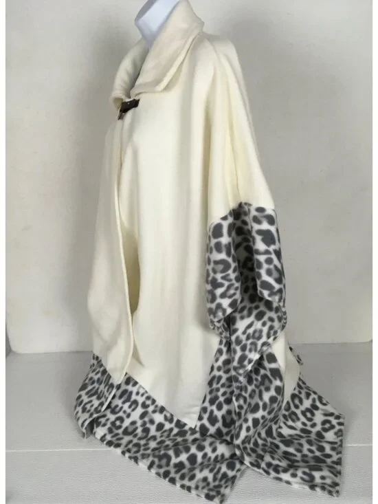 LeModa Poncho Women One Size Fits All White with Gray White Leopard Print New - Picture 5 of 15